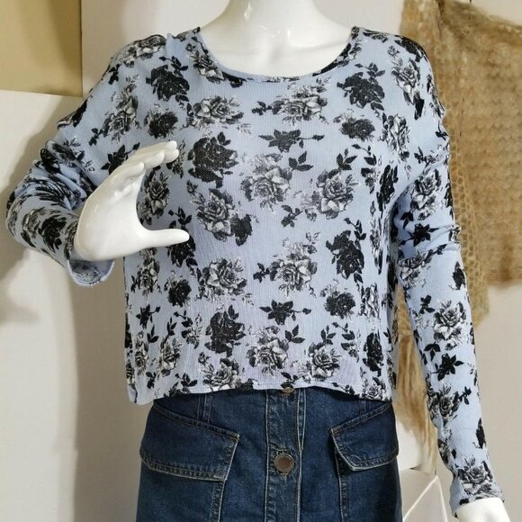 H&M Divided Blue Floral Knit Crossover Back - Picture 4 of 6